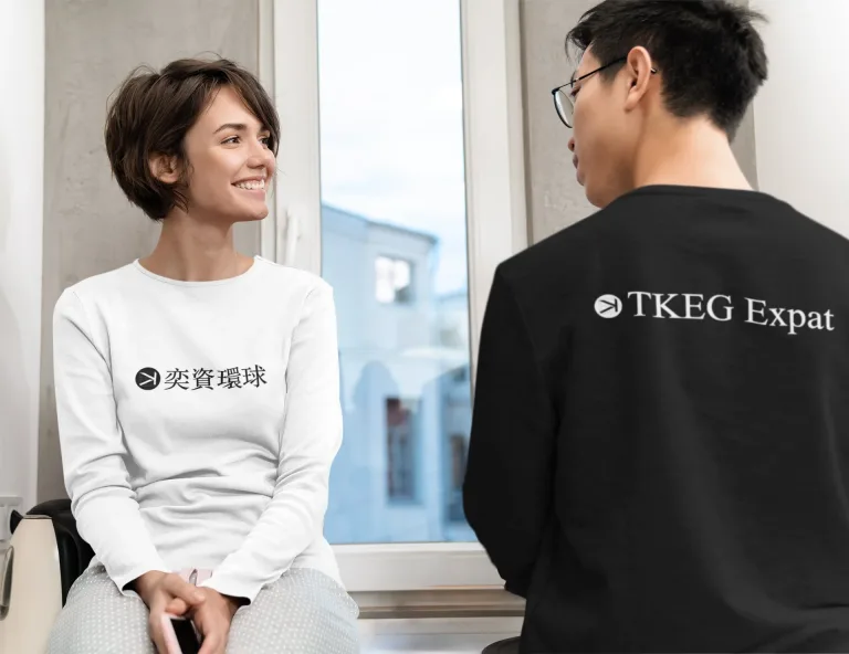 两位初创创办人在交流